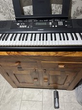 Yamaha EZ-220 Digital Keyboard