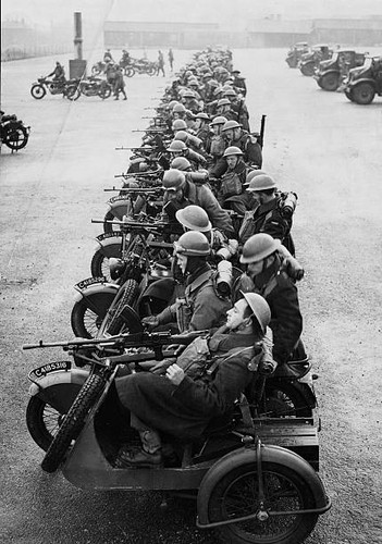 Canadian troops bren gun - on,