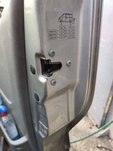Right front door - front, lock