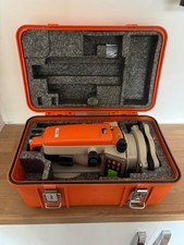 LEICA T-100 DIGITAL THEODOLITE WITH SUPPORTING TRIPOD
