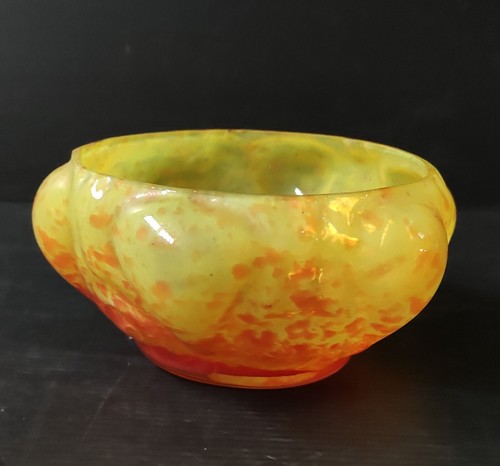 Glass cutting marbled yellow