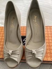 Womens Mary G Beige High heel