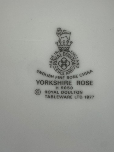 Large royal doulton dinner - royal,