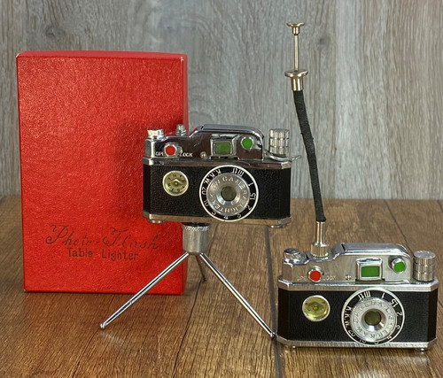 Two vintage photo flash - two, photo-flash