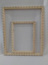 Frame/loom to make pom pom
