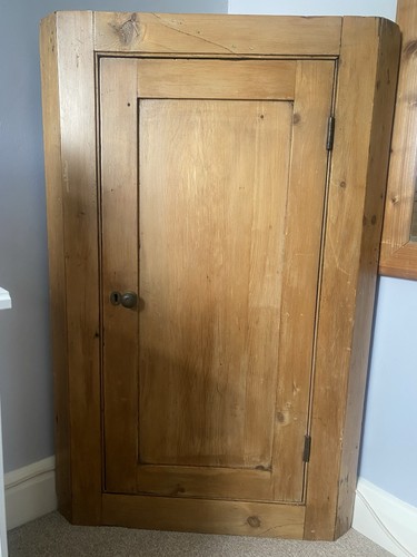 Old pine corner - corner, floor