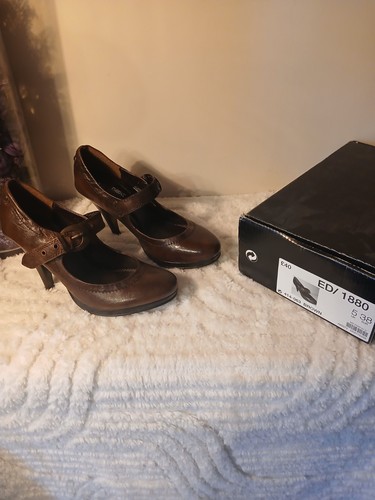 Next ladies size - 5, 4"