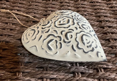Cream tin hanging heart - x,