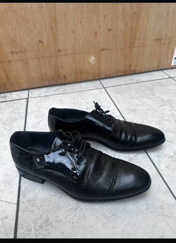 Men shiny leather shoe toe - , up