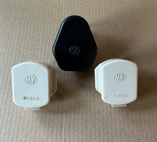 Vintage bakelite mk plugs - x,