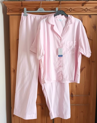 Bnwt secret possessions - -,
