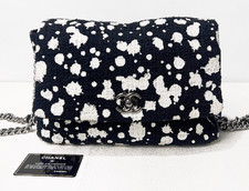 CHANEL Medium Classic Flap