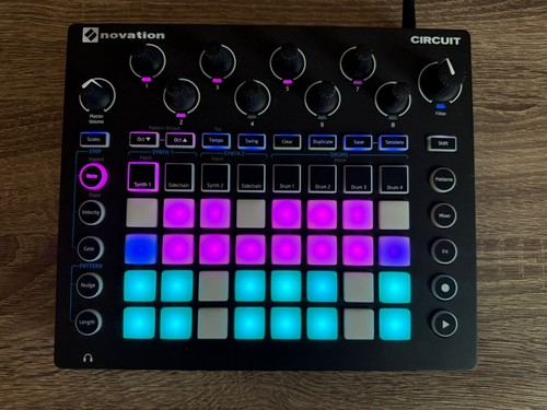 Novation circuit novsynth04 - circuit,