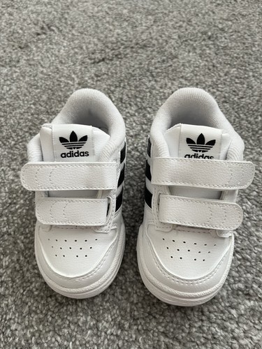 Black white baby trainers - black,