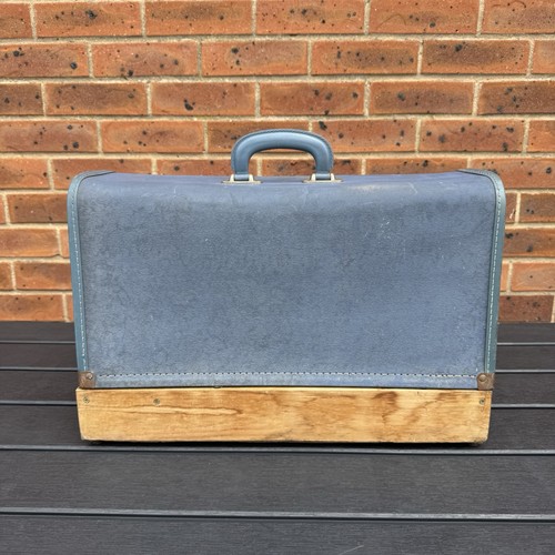 Vintage sewing machine - , case