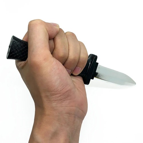 Retractable plastic knife - retractable,
