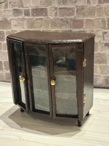 Dolls house scale - dolls,