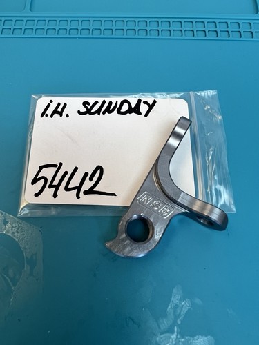 Iron horse sunday mech hanger - iron,