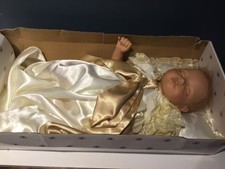 20" 2013 Ashton-Drake Royal