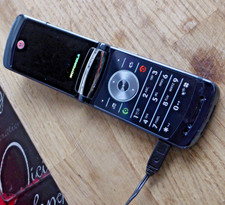 Motorola v9 classic flip phone