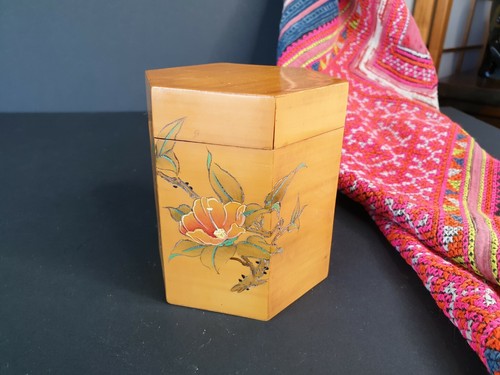 Old chinese wooden tea caddy - tea, /
