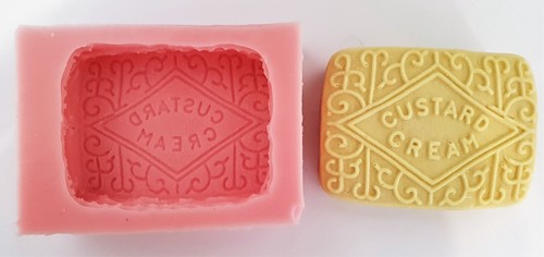 9cm custard cream biscuit - cream,