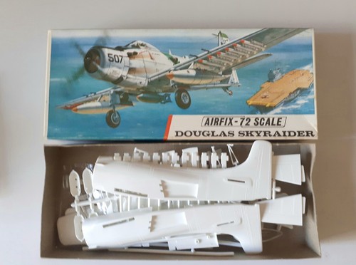 Airfix douglas skyraider 72 - airfix,