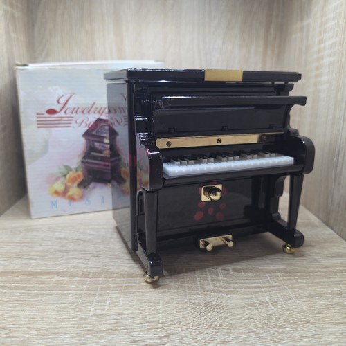 Vintage black lacquer kings - black,