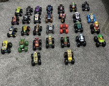 Hot wheel monster trucks 1:64