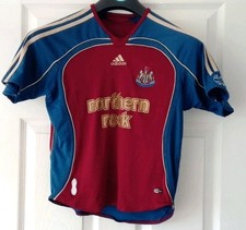 Newcastle Away Shirt 2006-2007 Kids good condition. Iconic strip.