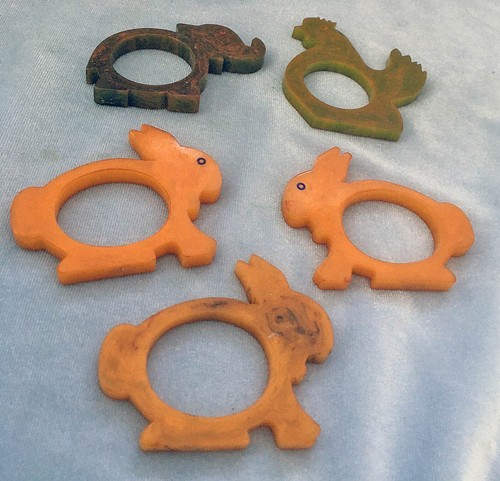 Rare bakelite napkin rings - *5,