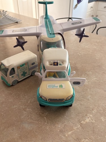 Vintage animal hospital plane - animal,