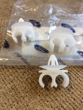 Genuine Ford Escort Mk6,XR3i,RS2000,Cosworth,Fiesta Mk1,Orion fuel pipe clip x 3