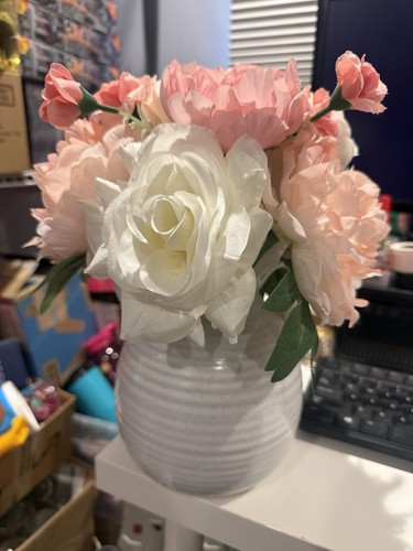 Artificial roses - 🌺,