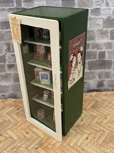 Dolls house scale - dolls,
