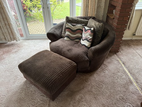Snuggle love swivel - chair, and
