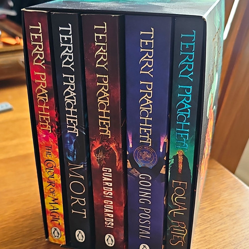 Terry pratchett discworld - pratchett,
