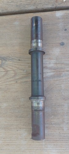 Vintage bottom bracket axle