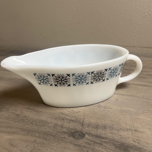 Vintage pyrex white glass - white,