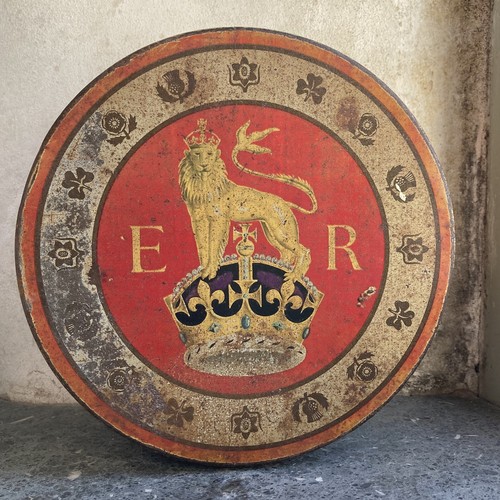 Vintage regal lion - vintage, peek
