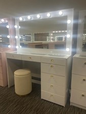 Lighted Vanity Table with