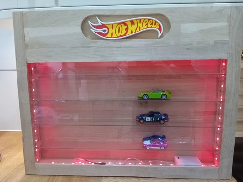 Hot wheels display - wheels, case