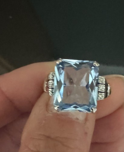 18ct spinel and diamond ring