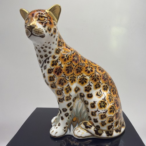 High boxed royal crown - 5,