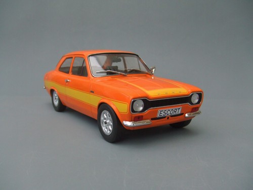 Model car group mcg - 1:18,