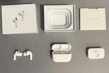 Apple AirPods Pro 3  |  Live Translation