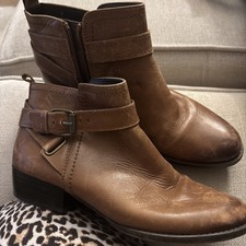 M&S Ladies Size 5 Leather Ankle Boots Light Brown / Tan Side Zip