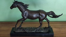 Bronze horse mable base - bronze,