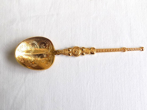 Gold coloured replica - coloured,