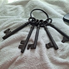 Vintage Bunch of large Keys